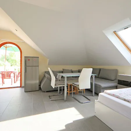 Elisabeta 02 By Interhome Apartman *